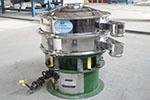 600型三次元振動篩，產(chǎn)量可達(dá)500kg/h。